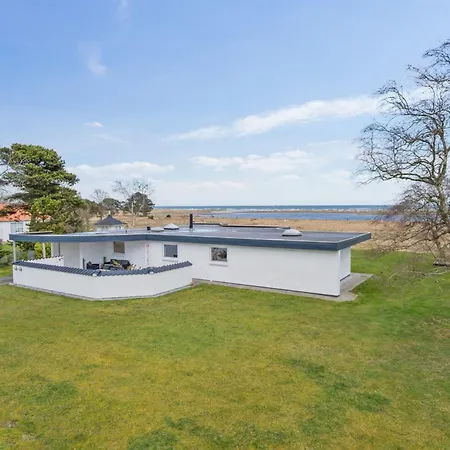 Helja - 125m From The Sea By Interhome Hals